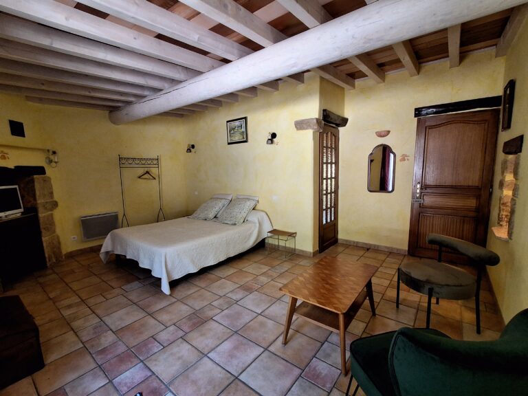 domaine du Val des Nymphes - la garde adhémar - drôme provençale - chambre- bedroom