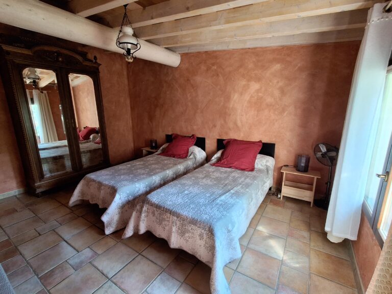 domaine du Val des Nymphes - la garde adhémar - drôme provençale - chambre- bedroom