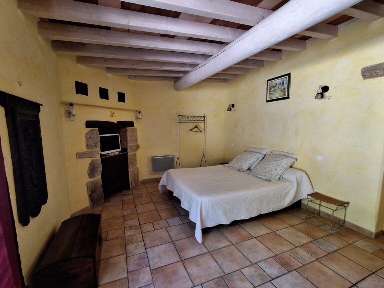 domaine du Val des Nymphes - la garde adhémar - drôme provençale - chambre- bedroom